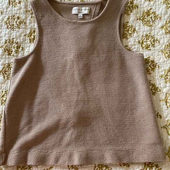 Texture & Thread Split-Back Shell Top - Picture 3 of 5